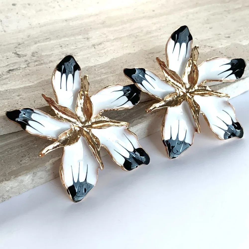 NEW ~ Anthropologie Black & White hand-painted Oversized Flower Earrings - Picture 2 of 8